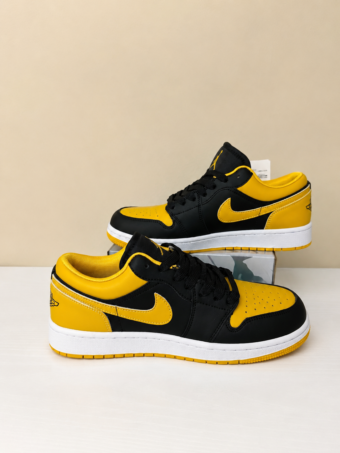 Nike Air Jordan 1 Low Negro y Amarillo 👟✨