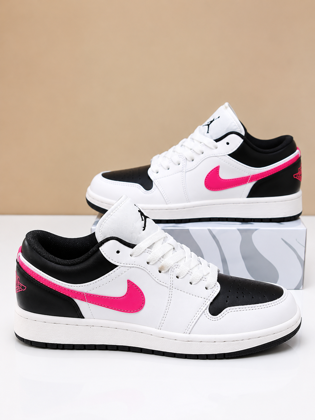 Nike Air Jordan 1 Low Rosa, Blanco y Negro – Edición Fashion Premium