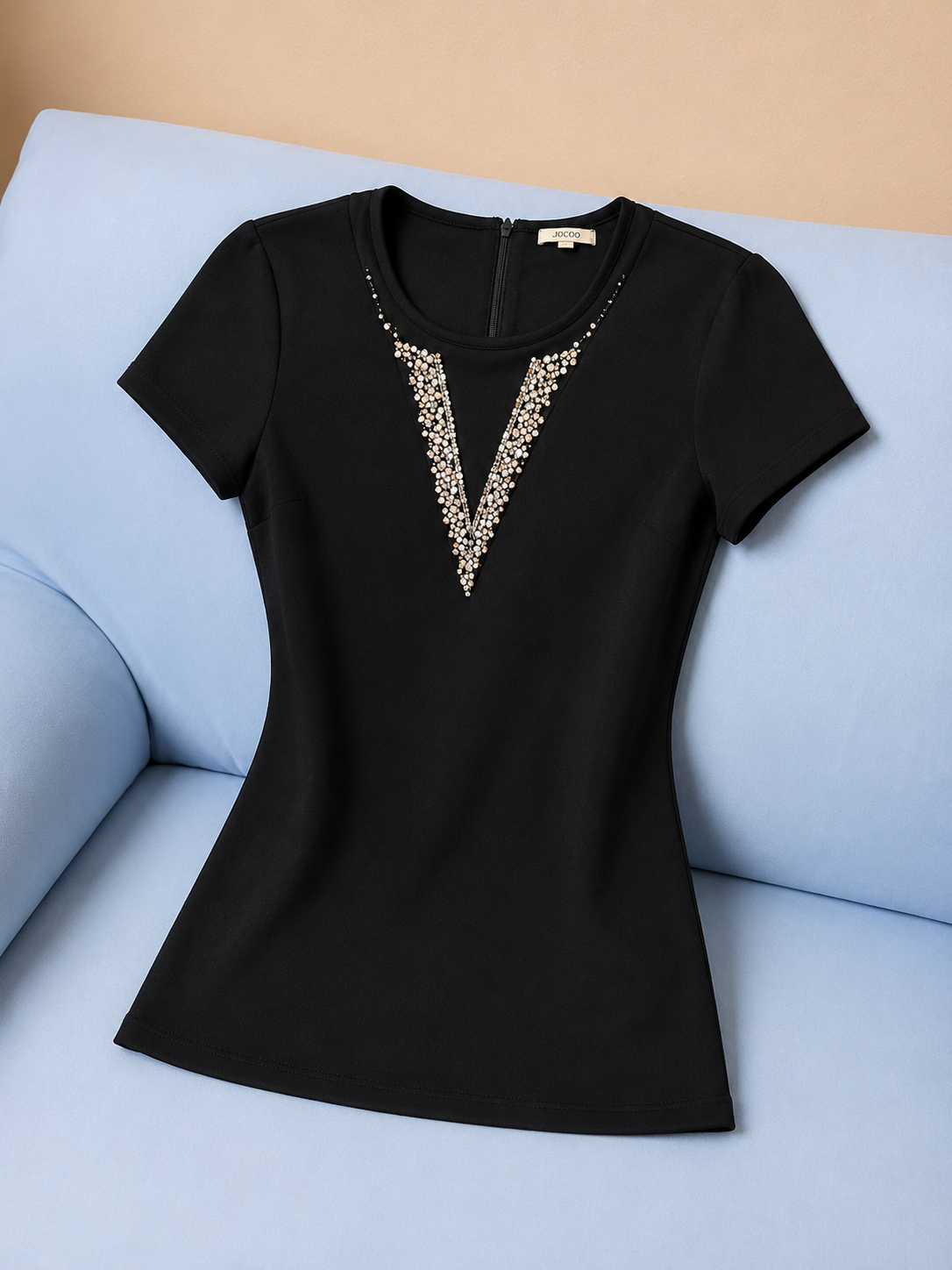 Vestido corto diseñada para resaltar tu estilo