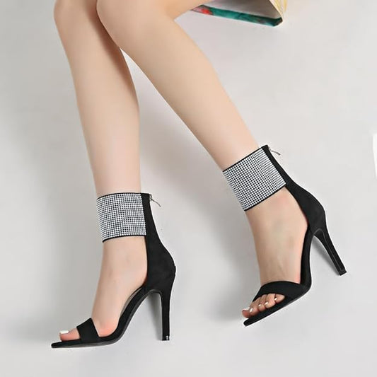 Sandalias de tacón alto.