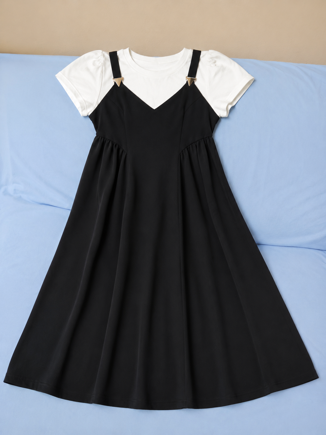 Elegante vestido femenino de estilo moderno y sofisticado